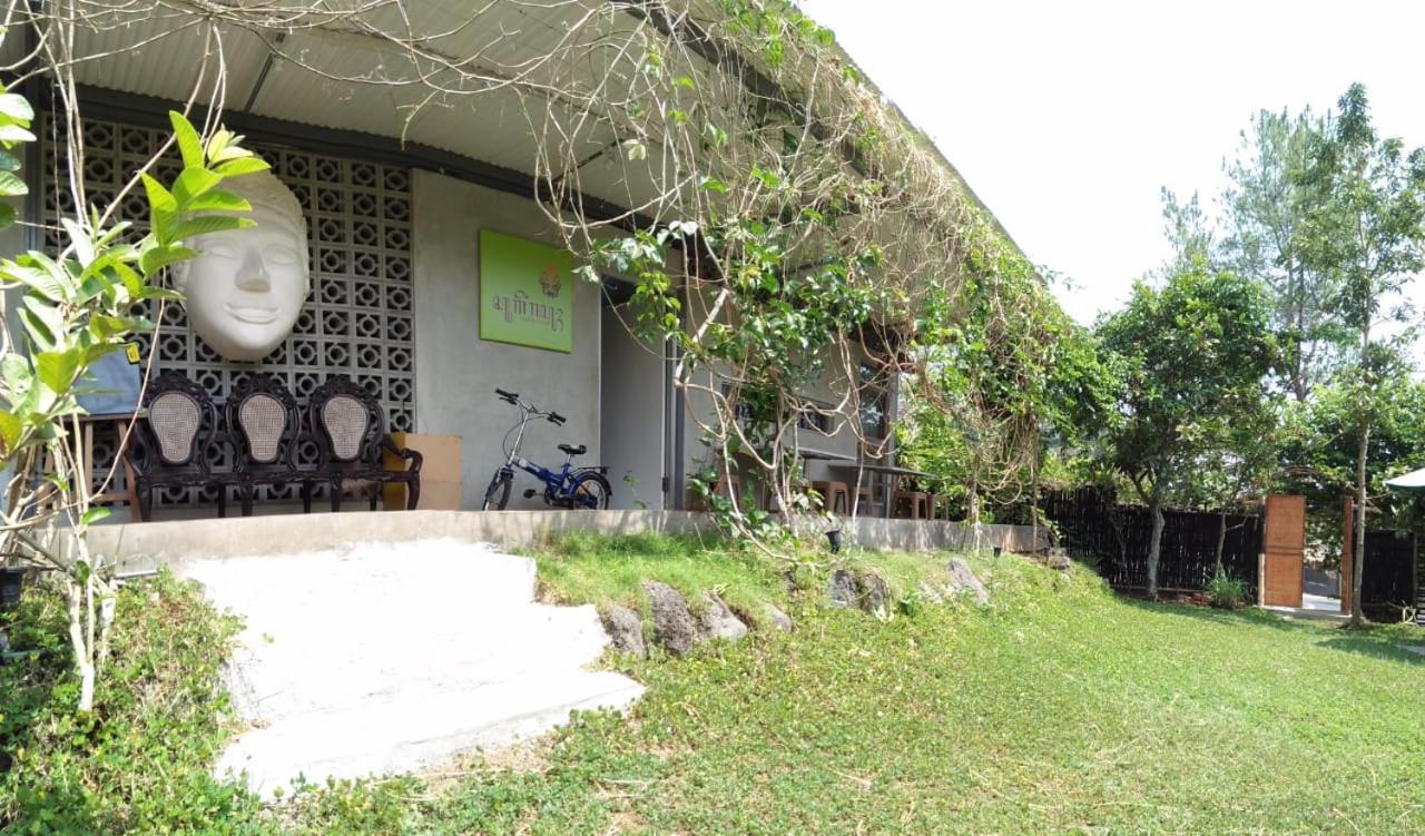 Condro Wulan Hostel Malang Exterior photo